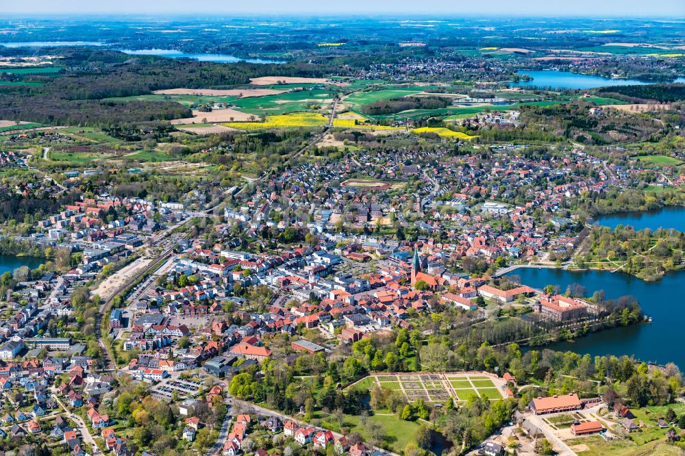 Luftbild Eutin - Innenstadtbereich an den Uferbereichen Großer Eutiner See in Eutin im Bundesland Schleswig-Holstein, Deutschland