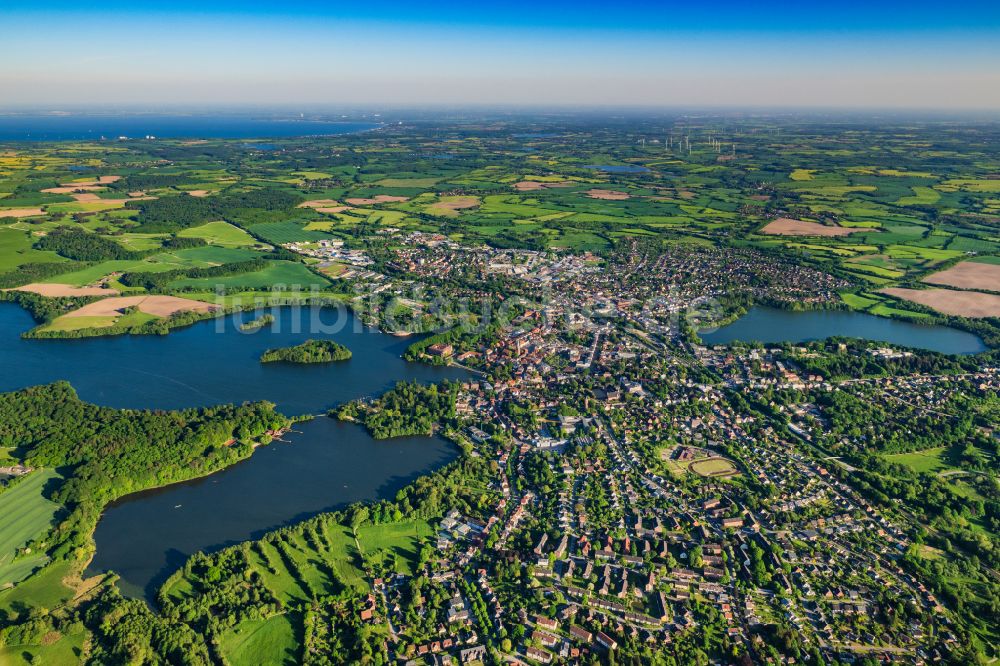 Luftaufnahme Eutin - Innenstadtbereich an den Uferbereichen Großer Eutiner See in Eutin im Bundesland Schleswig-Holstein, Deutschland