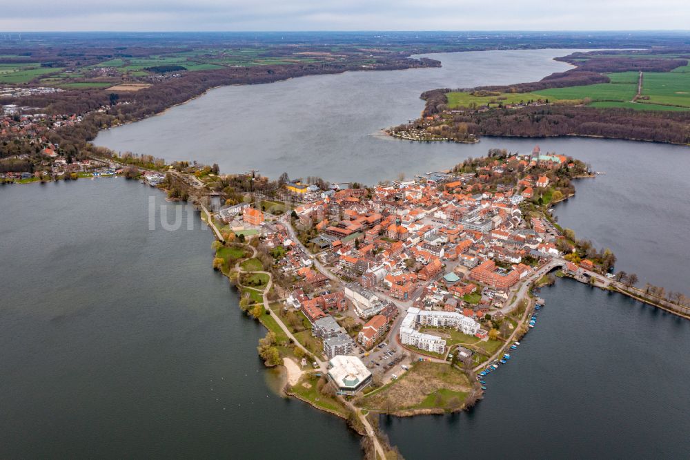 Luftbild Ratzeburg - Innenstadtbereich an den Uferbereichen Küchensee - Domsee in Ratzeburg im Bundesland Schleswig-Holstein, Deutschland