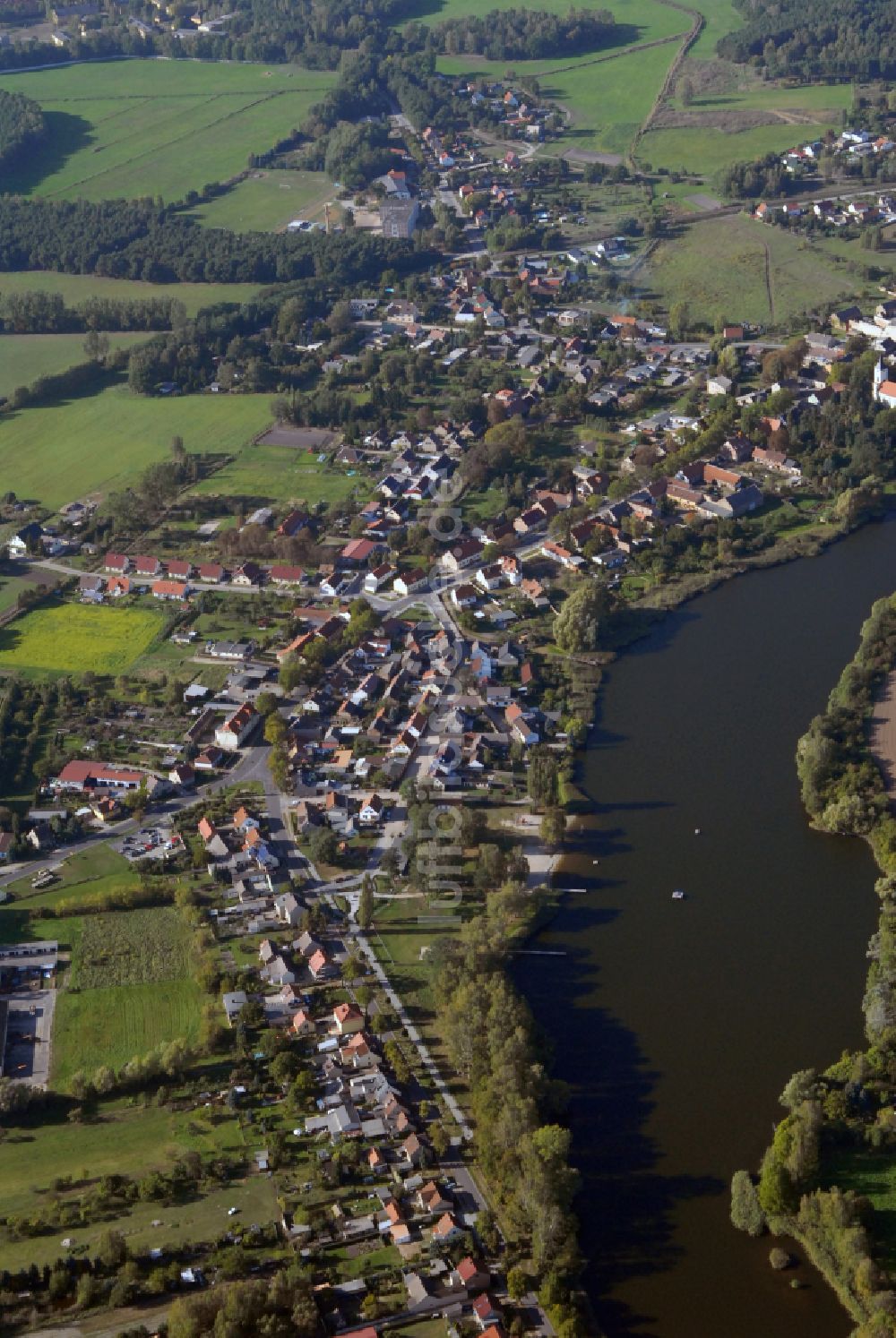 Sperenberg aus der Vogelperspektive: Innenstadtbereich an den Uferbereichen Krummer See in Sperenberg im Bundesland Brandenburg, Deutschland