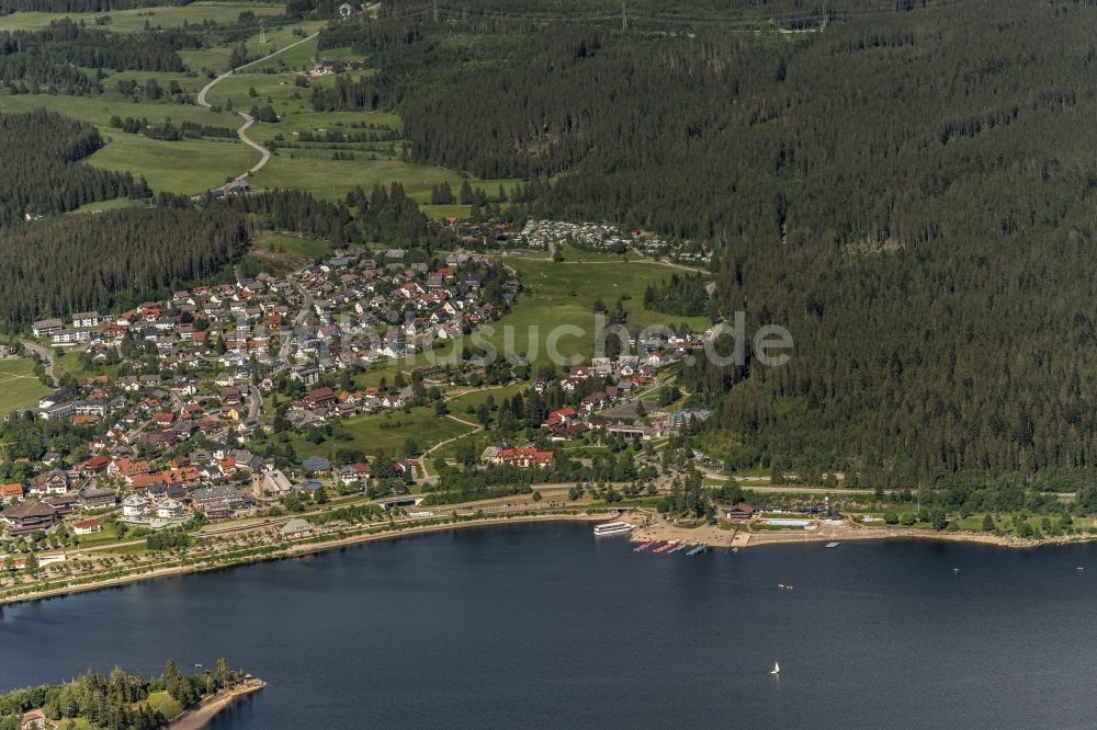 Schluchsee aus der Vogelperspektive: Innenstadtbereich an den Uferbereichen Ort Schluchsee in Schluchsee im Bundesland Baden-Württemberg, Deutschland