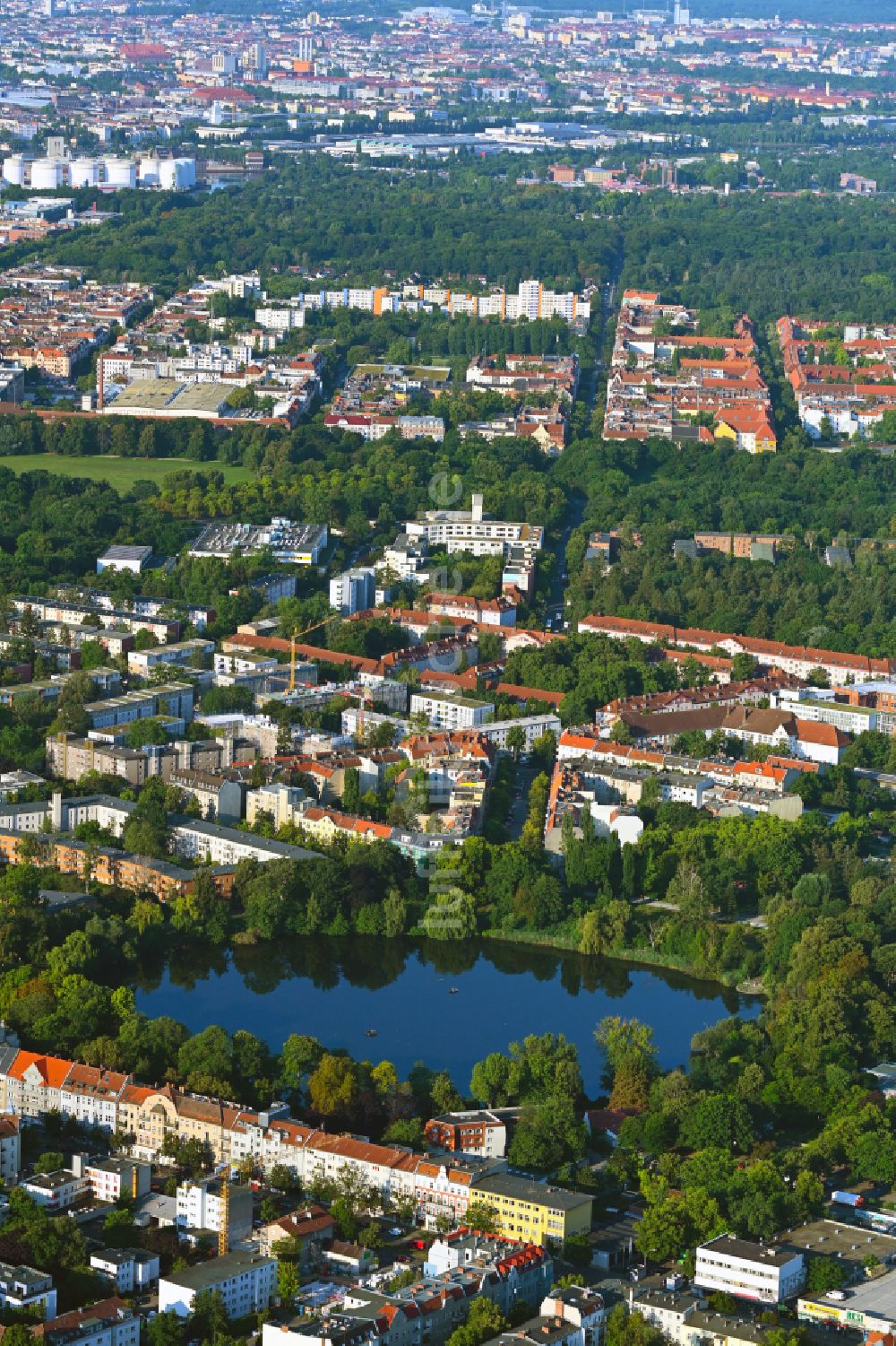 Berlin von oben - Innenstadtbereich an den Uferbereichen Schäfersee in Berlin, Deutschland