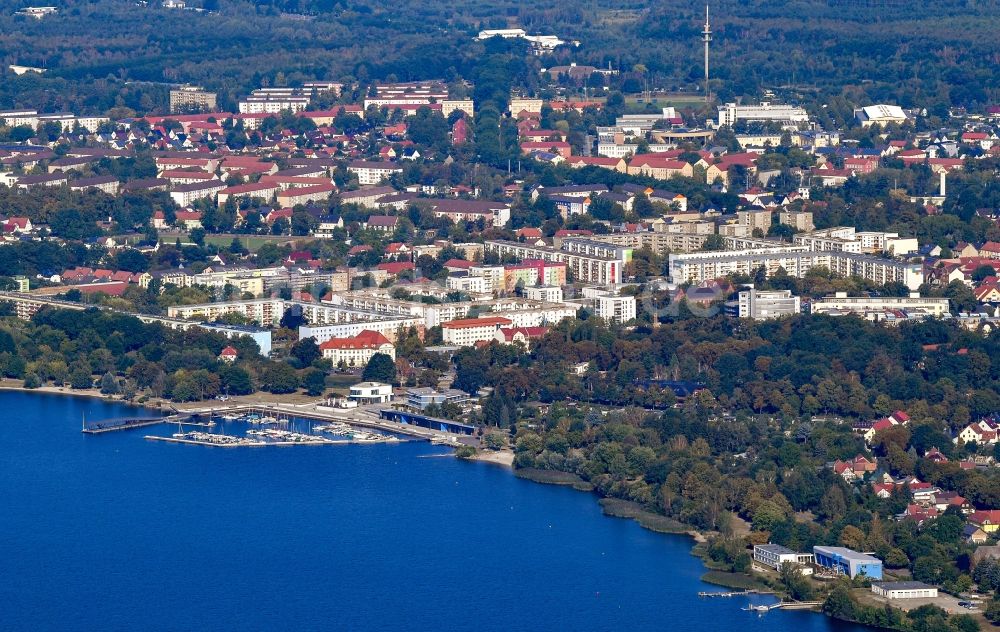 Luftaufnahme Senftenberg - Innenstadtbereich an den Uferbereichen des Senftenberger See in Senftenberg im Bundesland Brandenburg, Deutschland