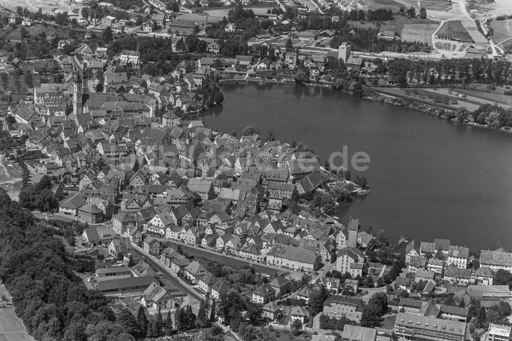 Bad Waldsee aus der Vogelperspektive: Innenstadtbereich an den Uferbereichen des Stadtsee in Bad Waldsee im Bundesland Baden-Württemberg, Deutschland