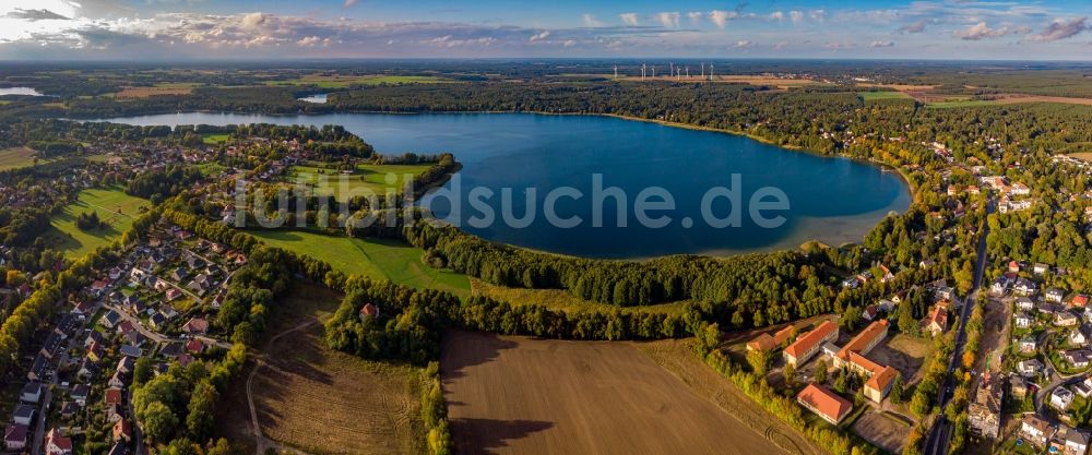 Wandlitz von oben - Innenstadtbereich an den Uferbereichen des Wandlitzsees in Wandlitz im Bundesland Brandenburg, Deutschland