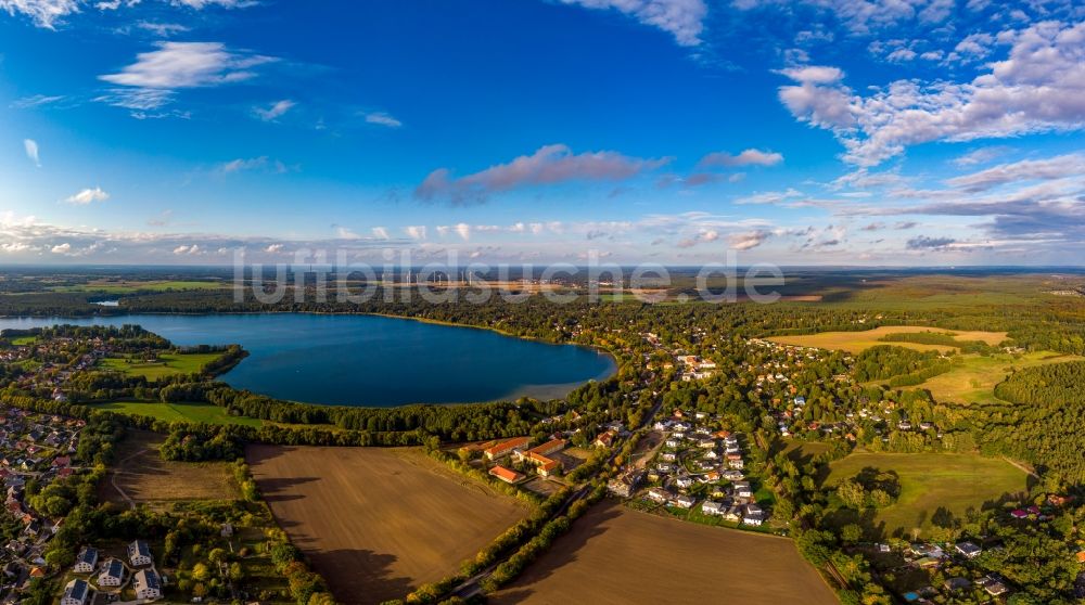 Wandlitz aus der Vogelperspektive: Innenstadtbereich an den Uferbereichen des Wandlitzsees in Wandlitz im Bundesland Brandenburg, Deutschland