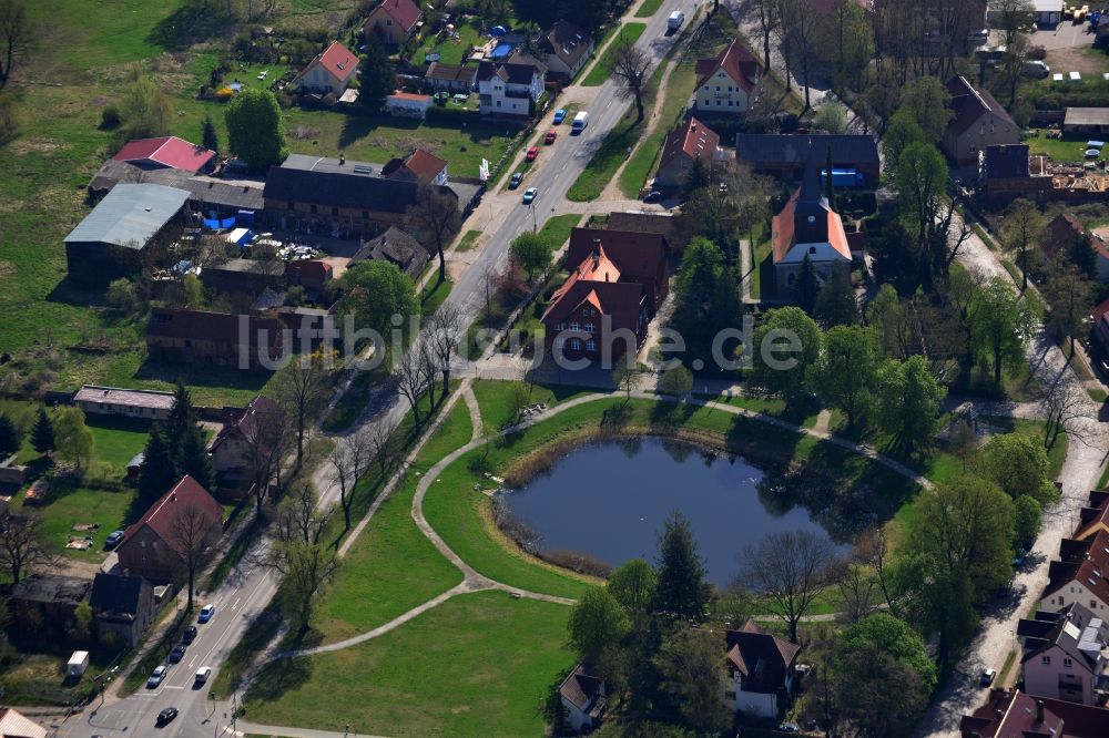 Falkensee von oben - Innenstadtbereich Wohngebiet am Falkenhagener Anger an der Falkenhagener Straße in Falkensee im Bundesland Brandenburg