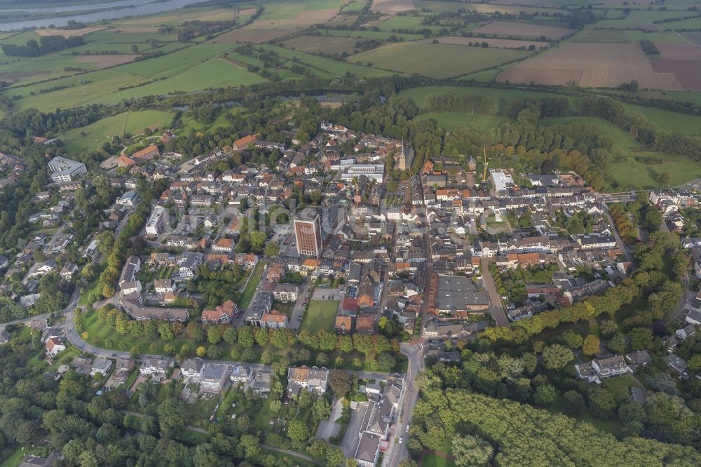 Rheinberg aus der Vogelperspektive: Innenstadtübersicht von Rheinberg am Niederrhein in Nordrhein-Westfalen