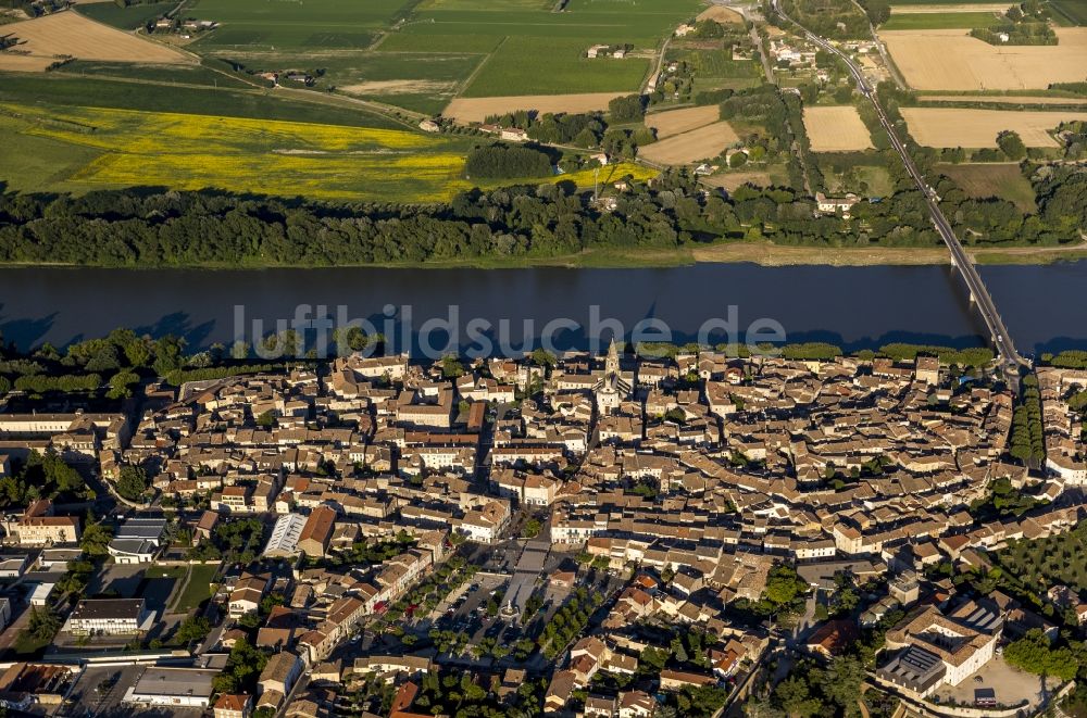 Luftaufnahme Bourg-Saint-Andéol - Innenstadtzentrum von Bourg-Saint-Andeol in Bourg-Saint-Andeol in Frankreich