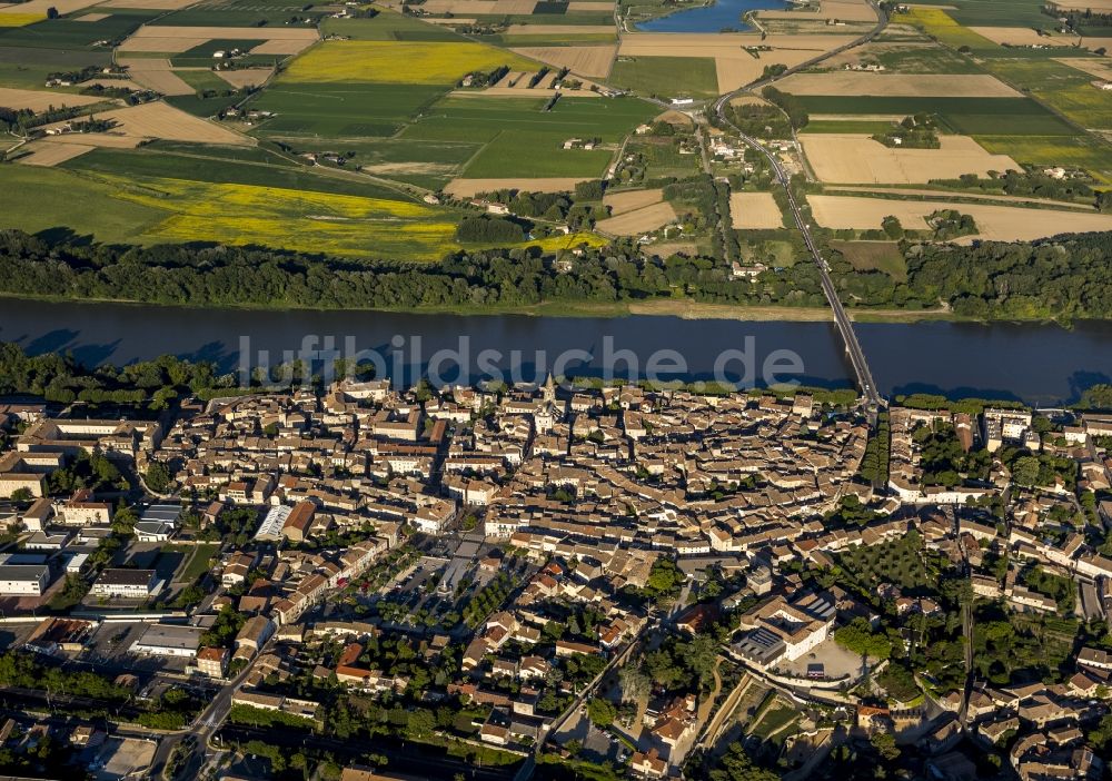 Bourg-Saint-Andéol von oben - Innenstadtzentrum von Bourg-Saint-Andeol in Bourg-Saint-Andeol in Frankreich