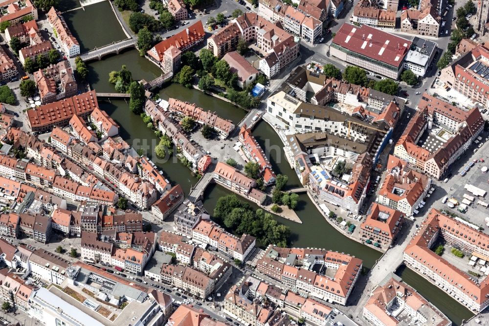 Luftaufnahme Nürnberg - Insel beim Schleifersteg am Ufer des Flußverlaufes der Pegnitz in Nürnberg im Bundesland Bayern, Deutschland