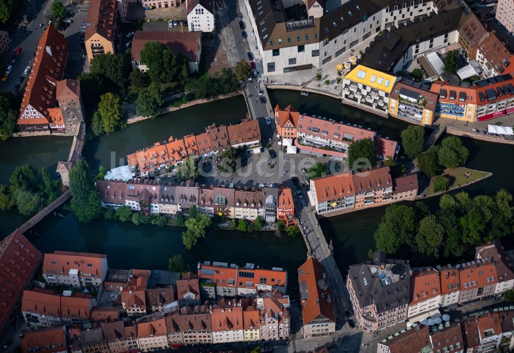 Nürnberg von oben - Insel beim Schleifersteg am Ufer des Flußverlaufes der Pegnitz in Nürnberg im Bundesland Bayern, Deutschland