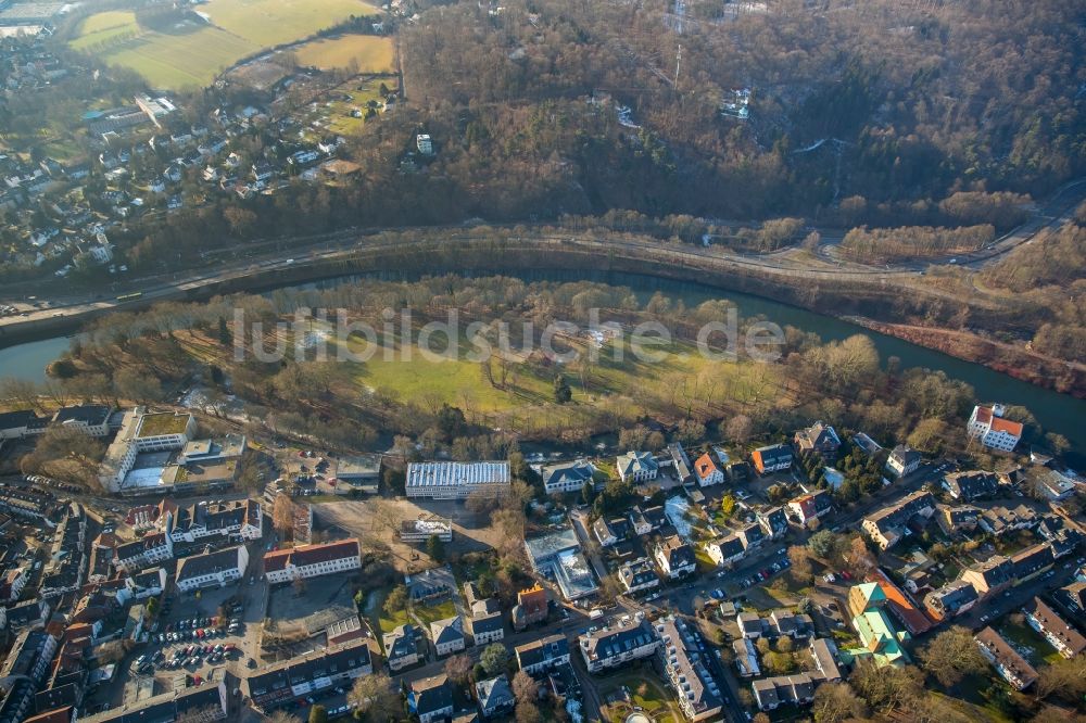 Luftaufnahme Essen - Insel Brehminsel am Ufer des Flußverlaufes der Ruhr im Ortsteil Stadtbezirke IX in Essen im Bundesland Nordrhein-Westfalen