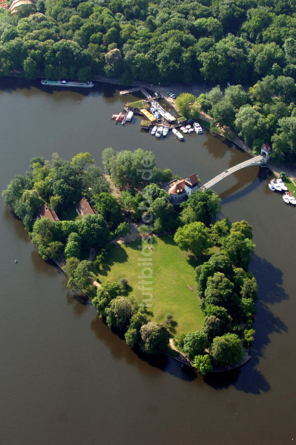 Luftbild Berlin-Treptow - Insel der Jugend in der Berliner Spree