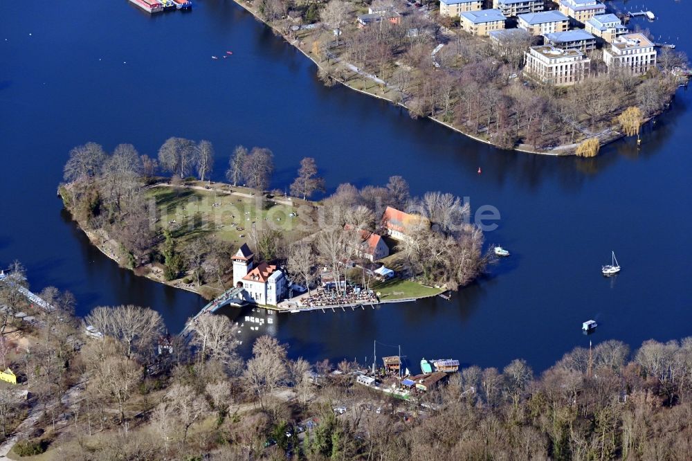 Luftbild Berlin - Insel der Jugend am Ufer des Flußverlaufes der Spree in Berlin, Deutschland