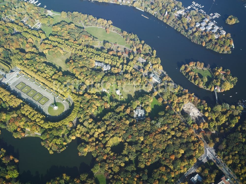 Berlin Treptow aus der Vogelperspektive: Insel der Jugend am Ufer der Speer am Tretpower Park in Berlin