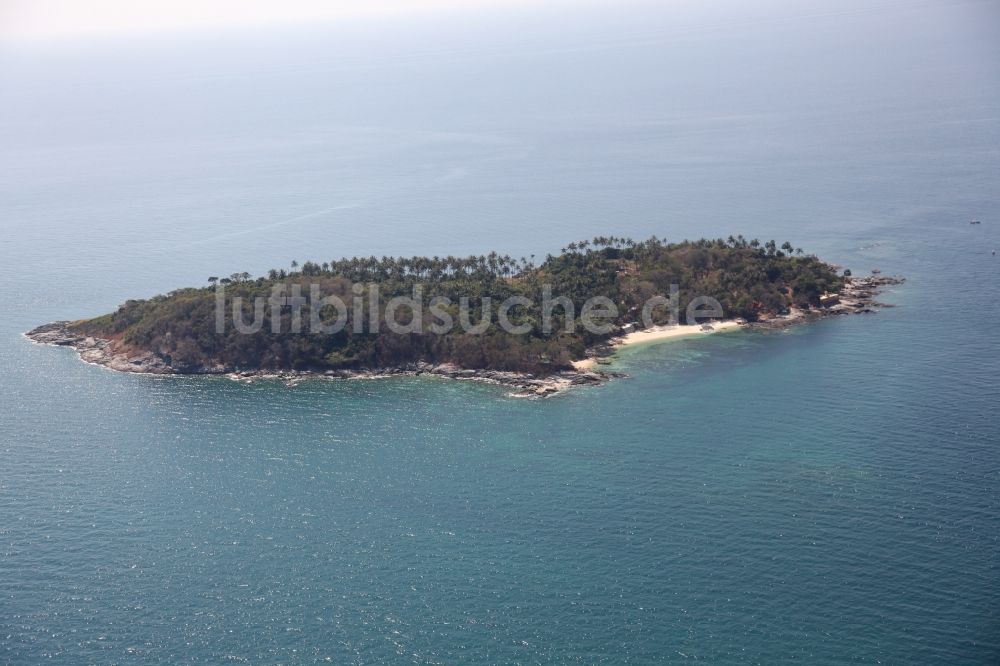 Rawai aus der Vogelperspektive: Insel Ko Kaeo Yai südlich der Stadt Rawai auf der Insel Phuket in Thailand