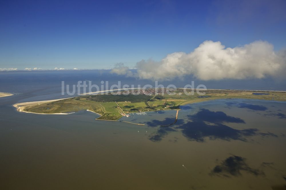 Langeoog aus der Vogelperspektive: Insel Langeoog als Bestandteil der Ostfriesischen Inseln der Nordsee im Bundesland Niedersachsen