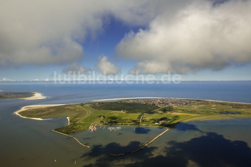 Langeoog von oben - Insel Langeoog als Bestandteil der Ostfriesischen Inseln der Nordsee im Bundesland Niedersachsen