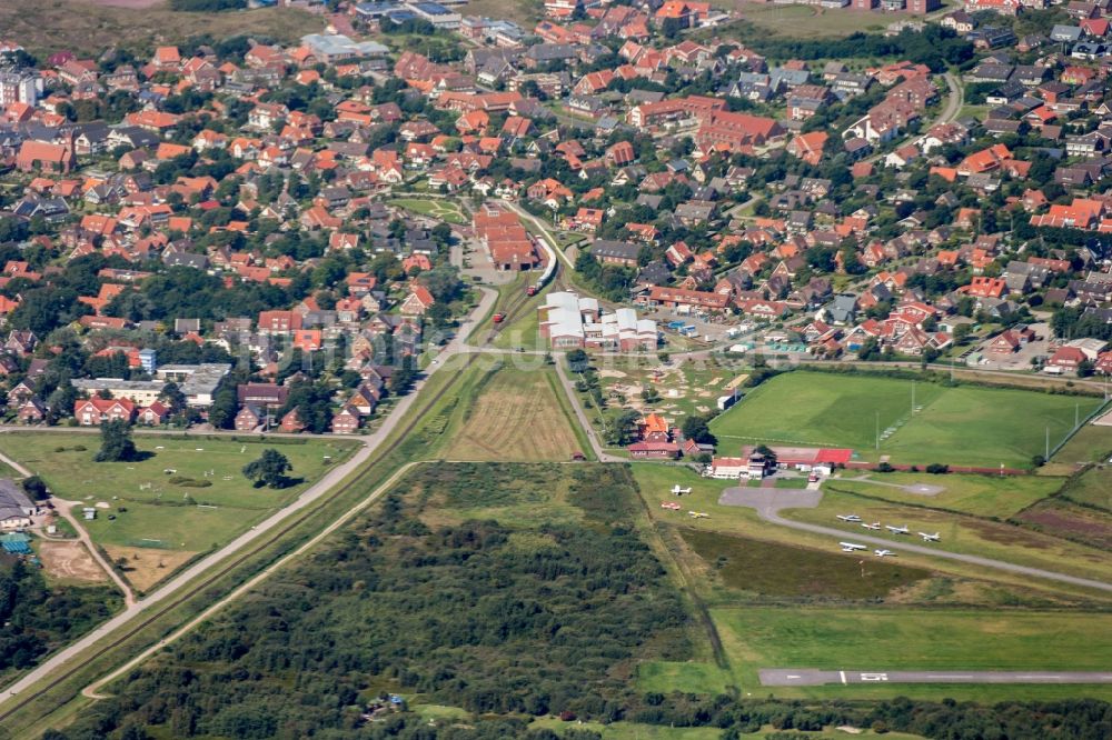 Luftaufnahme Langeoog - Insel Langeoog mit Ortsbereich in Langeoog im Bundesland Niedersachsen, Deutschland