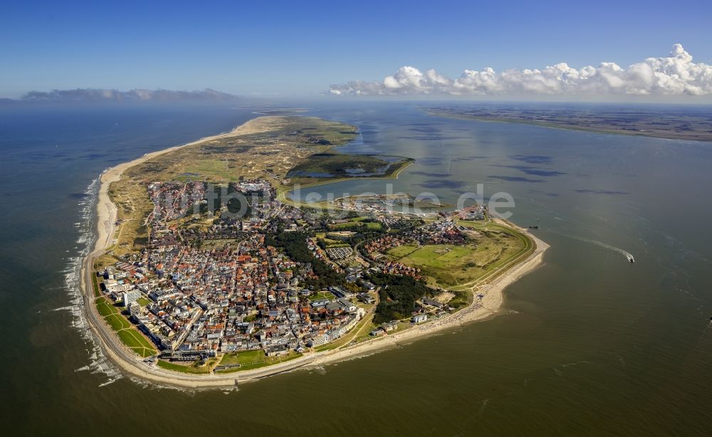 Norderney von oben - Insel des Nordseeheilbad Norderney im Bundesland Niedersachsen