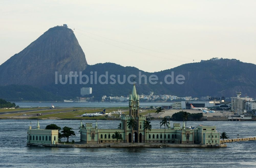 Luftbild Rio de Janeiro - Insel - Palais Ilha Fiscal in der Bucht von Guanabara am Flughafen in Rio de Janeiro in Brasilien