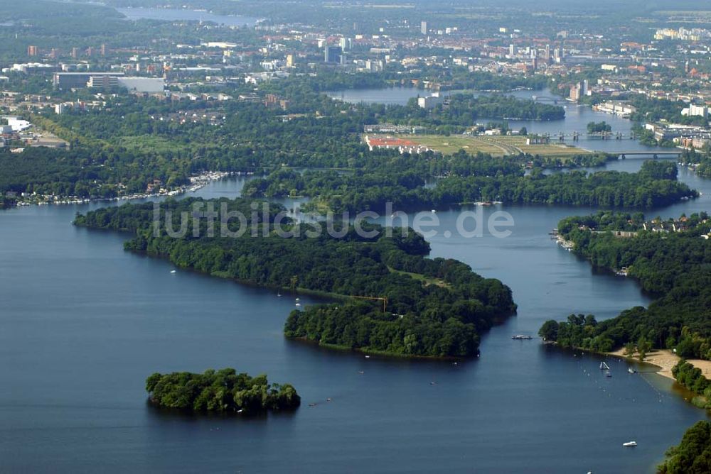 Luftaufnahme Berlin - Insel Scharfenberg im Tegeler See in Reinickendorf.