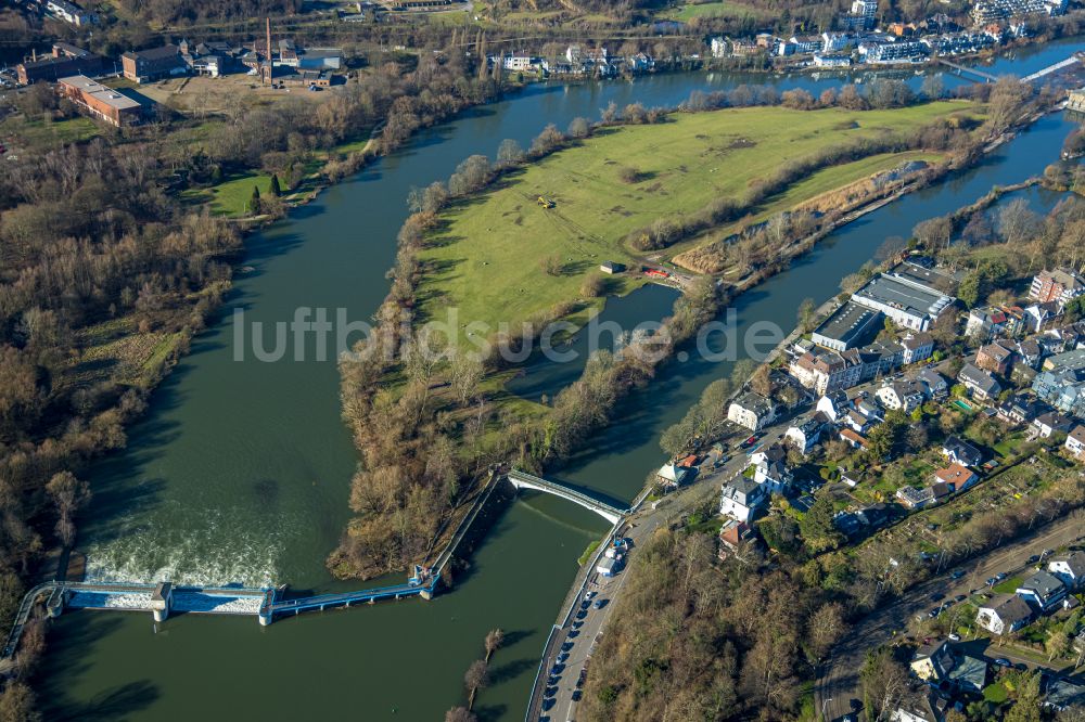 Luftbild Mülheim an der Ruhr - Insel am Ufer des Flusses Ruhr in Mülheim an der Ruhr im Bundesland Nordrhein-Westfalen, Deutschland