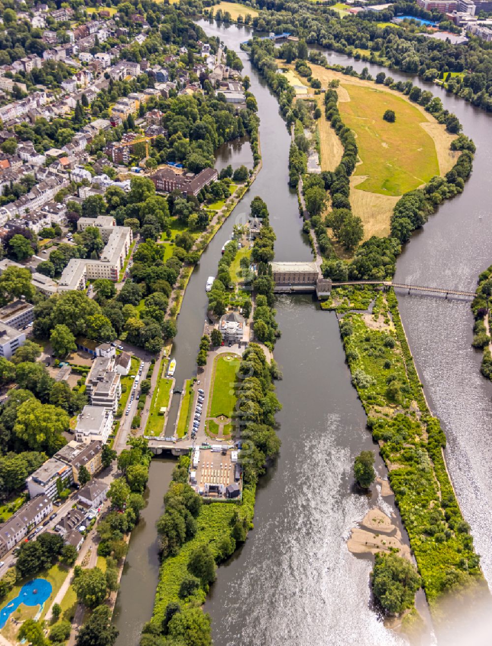 Mülheim an der Ruhr von oben - Insel am Ufer des Flusses Ruhr in Mülheim an der Ruhr im Bundesland Nordrhein-Westfalen, Deutschland