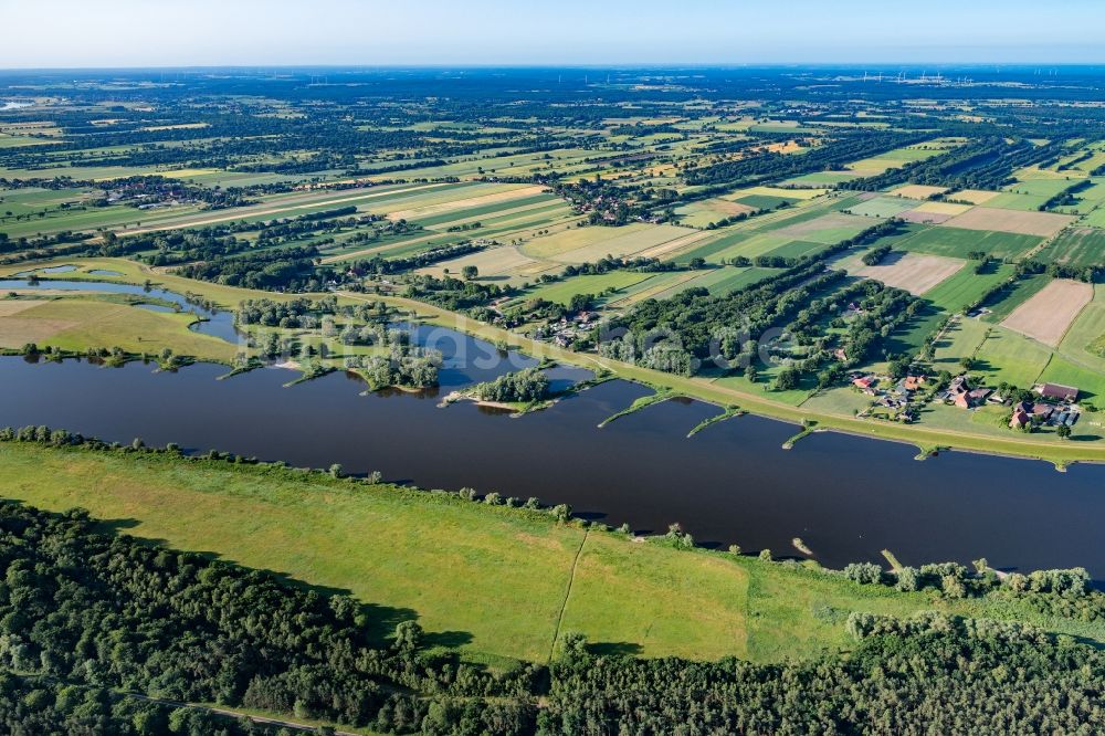 Garlstorf aus der Vogelperspektive: Insel am Ufer des Flußverlaufes Elbe in Garlstorf im Bundesland Niedersachsen, Deutschland