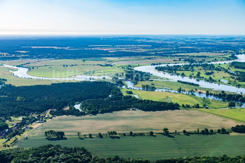 Hansestadt Werben (Elbe) von oben - Insel am Ufer des Flußverlaufes Elbe im Ortsteil Legde in Hansestadt Werben (Elbe) im Bundesland Sachsen-Anhalt, Deutschland