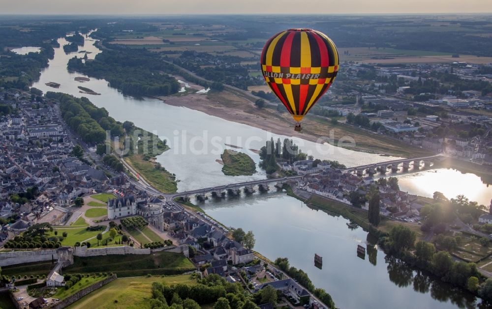 Luftbild Amboise - Insel am Ufer des Flußverlaufes der Loire in Amboise in Centre-Val de Loire, Frankreich