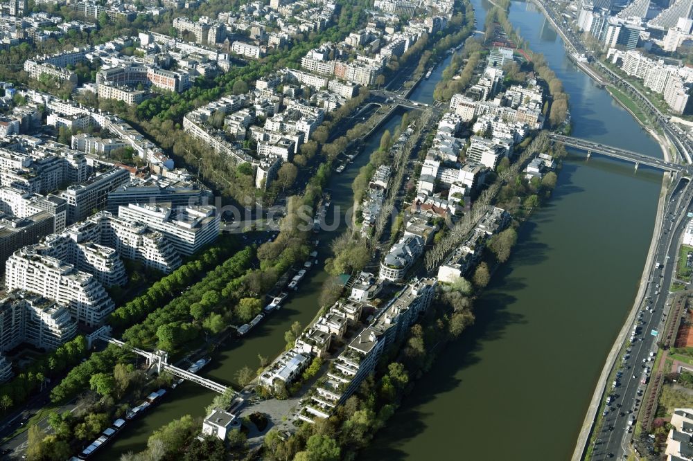 Luftaufnahme Levallois-Perret - Insel am Ufer des Flußverlaufes Senne in Levallois-Perret in Ile-de-France, Frankreich