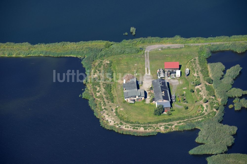 Luftaufnahme Bugewitz - Insel am Ufer des Flußverlaufes des Stettiner Haffs im Ortsteil Kamp in Bugewitz im Bundesland Mecklenburg-Vorpommern