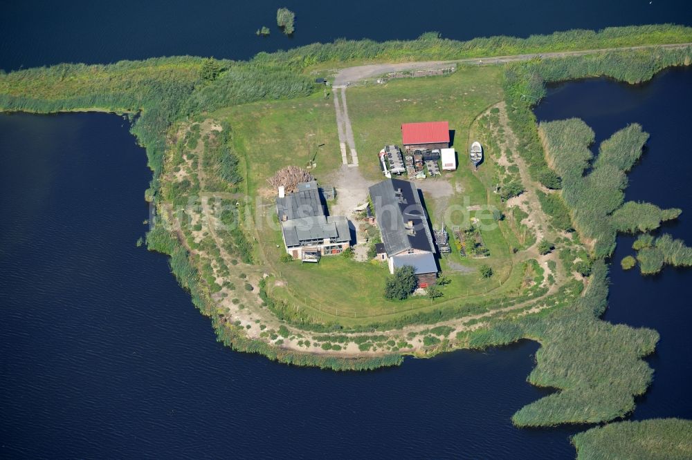 Bugewitz von oben - Insel am Ufer des Flußverlaufes des Stettiner Haffs im Ortsteil Kamp in Bugewitz im Bundesland Mecklenburg-Vorpommern