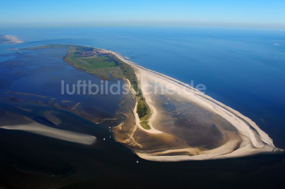 Wangerooge aus der Vogelperspektive: Insel Wangerooge im Wattenmeer in der Nordsee im Bundesland Niedersachsen