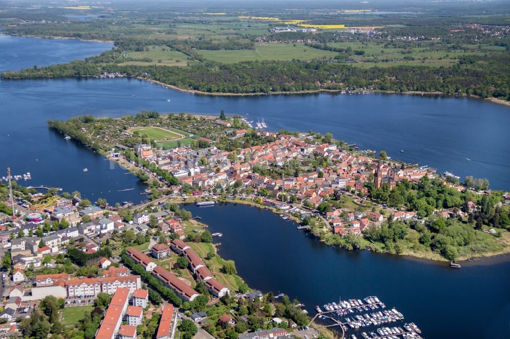 Werder (Havel) aus der Vogelperspektive: Insel Werder mit Ortsbereich in Werder (Havel) im Bundesland Brandenburg, Deutschland