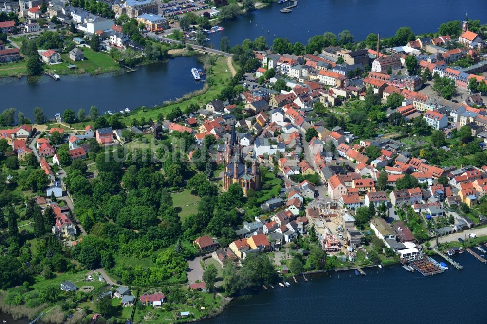 Werder Havel von oben - Insel an den Werderwiesen am Ufer der Havel in Werder im Bundesland Brandenburg