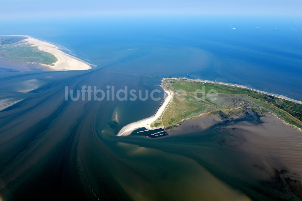 Luftaufnahme Wangerooge - Inseln Wangerooge und Spiekeroog im Wattenmeer in der Nordsee im Bundesland Niedersachsen