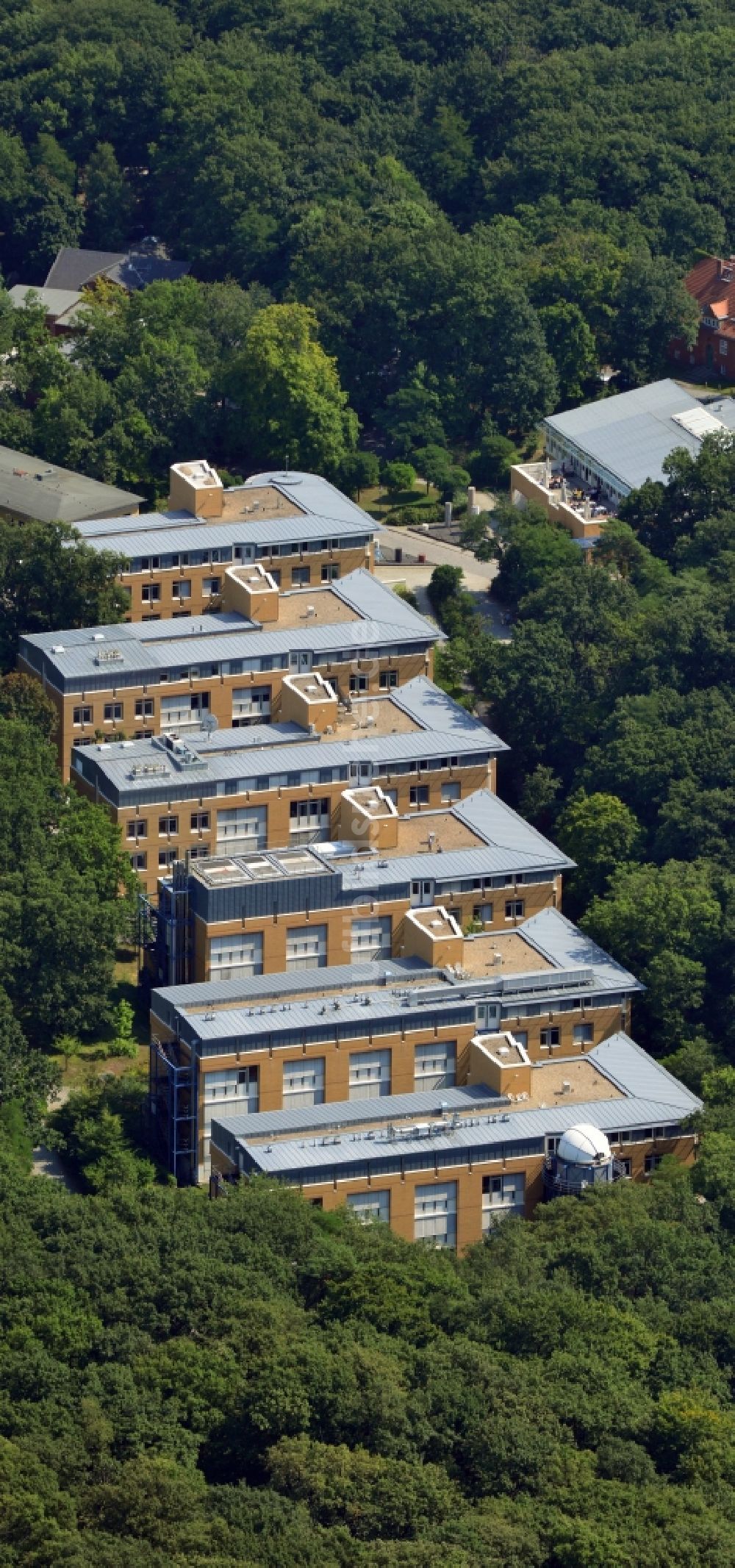 Luftaufnahme Potsdam - Institut für Klimaforschung im Wissenschaftspark Albert Einstein auf dem Telegrafenberg in Potsdam im Bundesland Brandenburg