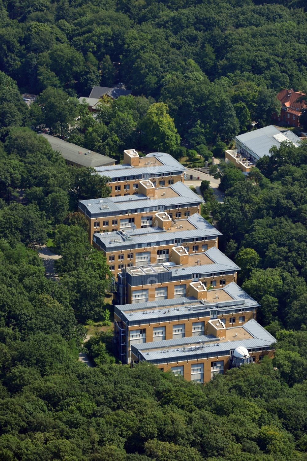 Potsdam von oben - Institut für Klimaforschung im Wissenschaftspark Albert Einstein auf dem Telegrafenberg in Potsdam im Bundesland Brandenburg