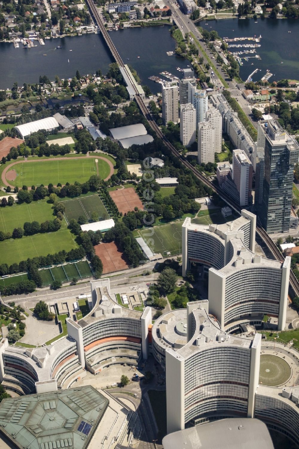 Luftaufnahme Wien - Internationales Zentrum im Innenstadtbereich in Wien in Österreich