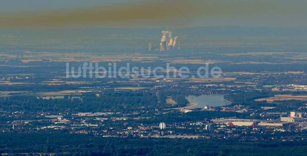 Mettmann von oben - Inversions - Wetterlage am Horizont bei Mettmann im Bundesland Nordrhein-Westfalen