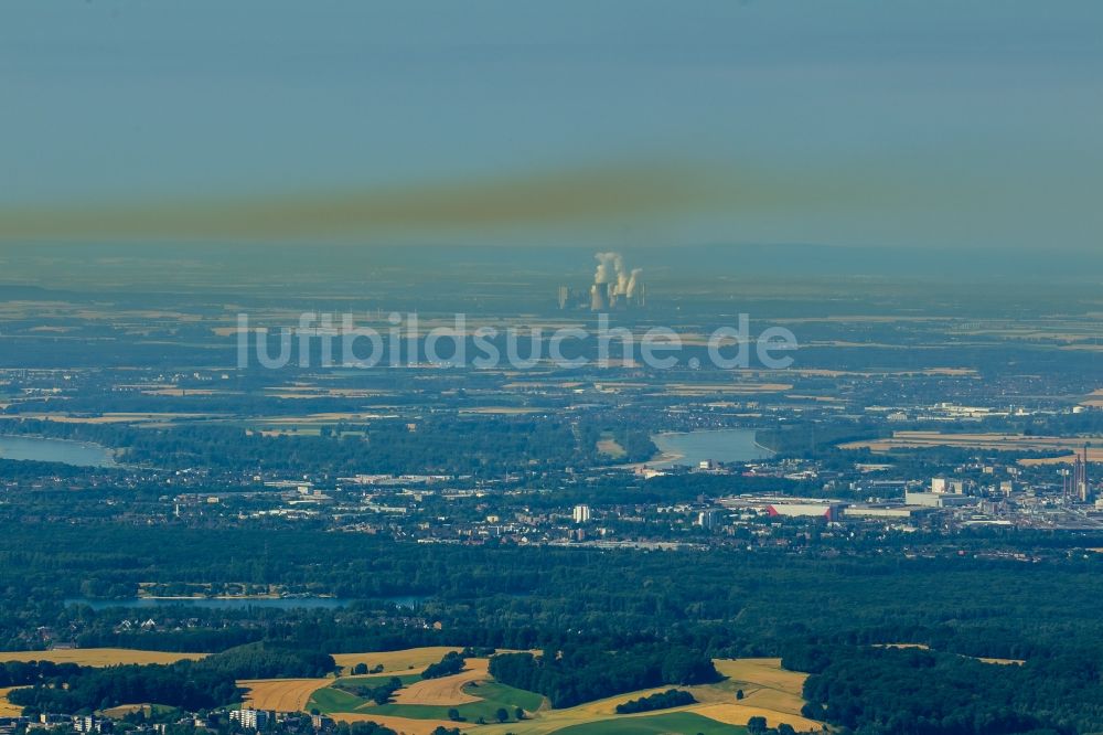 Mettmann aus der Vogelperspektive: Inversions - Wetterlage am Horizont bei Mettmann im Bundesland Nordrhein-Westfalen