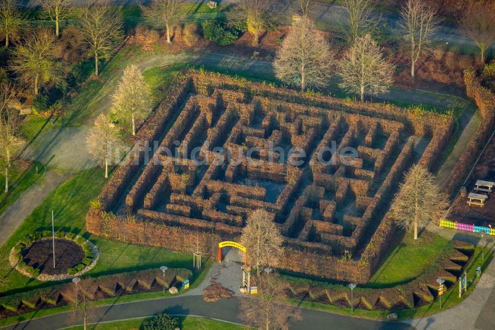 Oberhausen aus der Vogelperspektive: Irrgarten - Labyrinth auf dem Centro-Park in Oberhausen im Bundesland Nordrhein-Westfalen