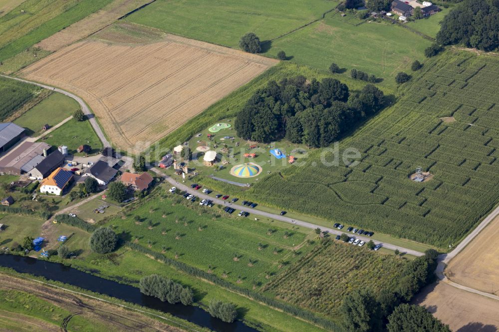 Luftaufnahme Gelinter - Irrgarten - Labyrinth auf einem Feld in Gelinter im Bundesland Nordrhein-Westfalen, Deutschland