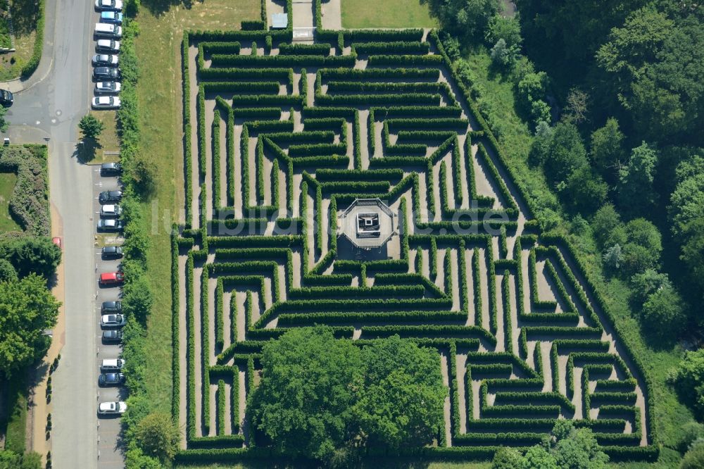 Luftaufnahme Bad Salzuflen - Irrgarten - Labyrinth auf dem Gelände des Landschaft- Parks in Bad Salzuflen im Bundesland Nordrhein-Westfalen