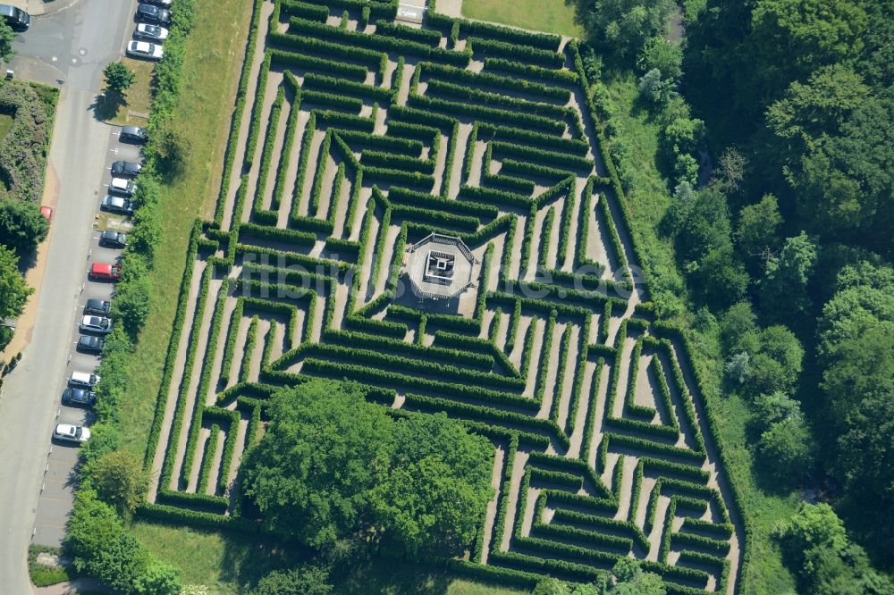 Luftaufnahme Bad Salzuflen - Irrgarten - Labyrinth auf dem Gelände des Landschaft- Parks in Bad Salzuflen im Bundesland Nordrhein-Westfalen