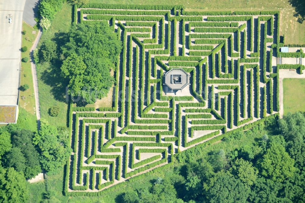 Luftbild Bad Salzuflen - Irrgarten - Labyrinth auf dem Gelände des Landschaft- Parks in Bad Salzuflen im Bundesland Nordrhein-Westfalen