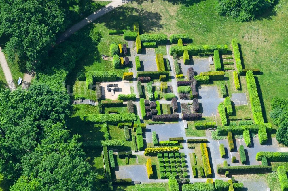 Luftaufnahme Schwerin - Irrgarten - Labyrinth Heckengarten in Schwerin im Bundesland Mecklenburg-Vorpommern, Deutschland